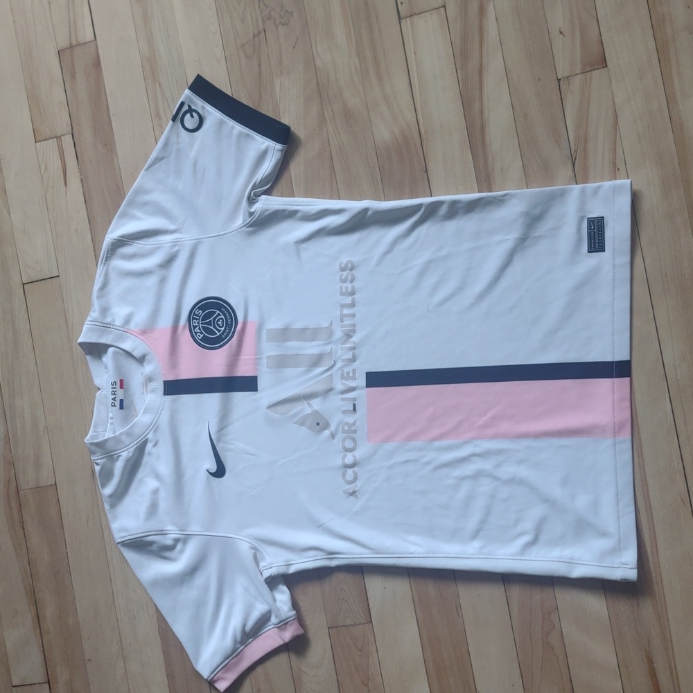 Paris Saint-Germain White and Pink Jersey